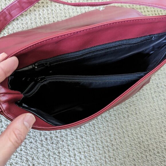 Very cute maroon red faux leather shoulder bag - perfect for fall - Picture 7 of 10